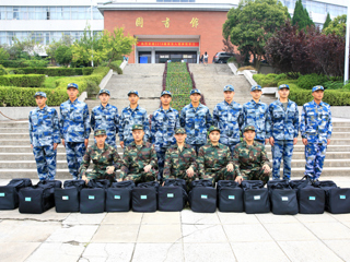 beat365官网31名大学生光荣入伍