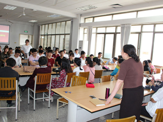 图书馆举办读者座谈交流会