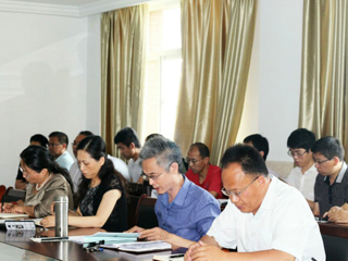 政法学院召开教职工政治理论学习会