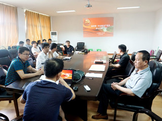 文学院教工党支部组织专题党课暨“如何做一名合格的共产党员”  学习讨论