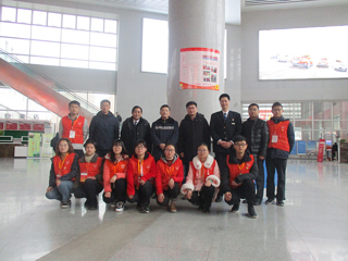 beat365官网慰问大学生铁路春运志愿者