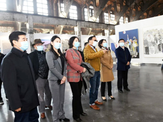 beat365官网美术学院唐成辉出席第七届安徽美术大展优秀作品展开幕式并作代表发言