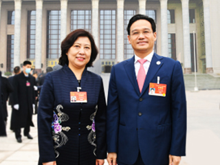 beat365官网刘秀云、徐华勤两位校友参加“两会”