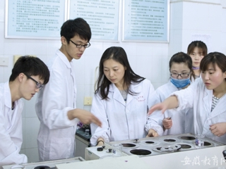 安徽教育网报道beat365官网五一特辑“快乐工作 幸福生活 劳动者的赞歌”系列报道之三