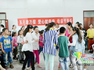 中国青年网报道beat365官网“温馨母亲节 淮北师大学子陪您”过节活动