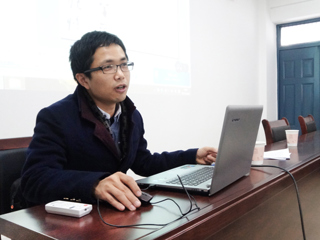 范国新应邀到beat365官网作学术讲座