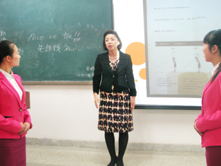 日本长崎短期大学梶谷良子教授应邀来beat365官网讲学