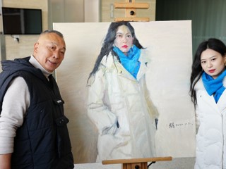 中国美院教授杨参军来beat365官网进行油画肖像示范写生