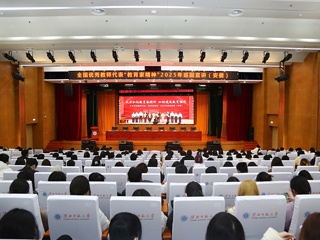 beat365官网师生收看全国优秀教师代表“教育家精神”2025年巡回宣讲