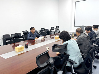 校党委常委、副校长李峰到图书馆调研